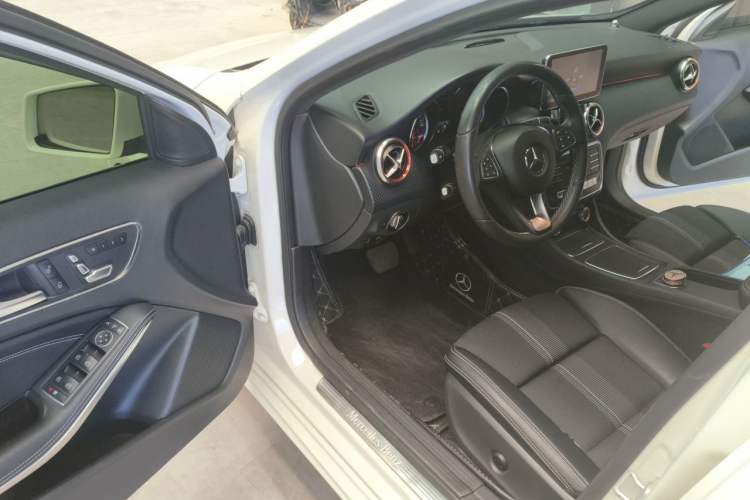 Used Mercedes-Benz A-Class 2017 Revised Version A 200 Fashion Edition Driver Seat