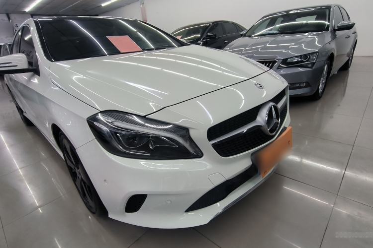 Used Mercedes-Benz A-Class 2017 Revised Version A 200 Fashion Edition Exterior 2