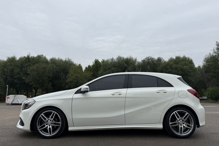 Used Mercedes-Benz A-Class 2017 A 200 Sport Exterior 2