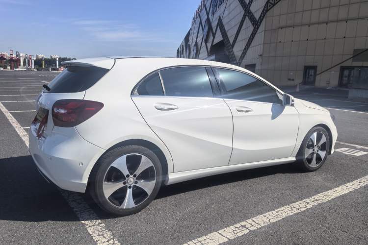 Used Mercedes-Benz A-Class 2017 A 200 Fashion Model Exterior 3