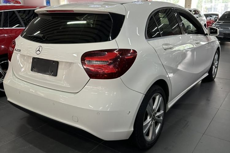 Used Mercedes-Benz A-Class 2017 Revised A 200 Dynamic Edition Exterior 4
