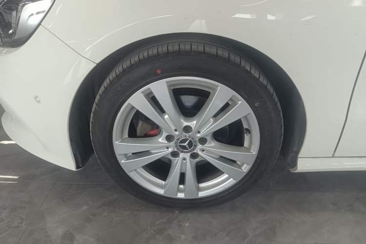 Used Mercedes-Benz A-Class 2017 Revised A 200 Dynamic Edition Exterior 4