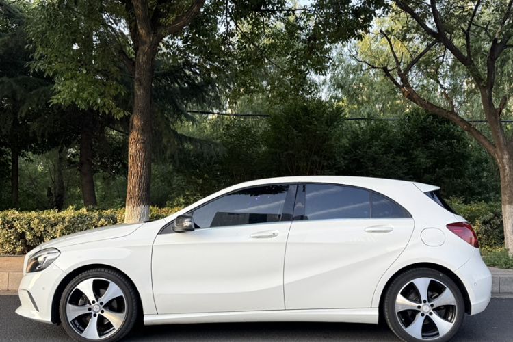 Used Mercedes-Benz A-Class 2017 A 200 Fashion Model Exterior 4