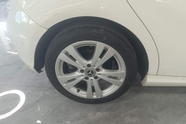 Used Mercedes-Benz A-Class 2017 Revised A 200 Dynamic Edition Exterior 5