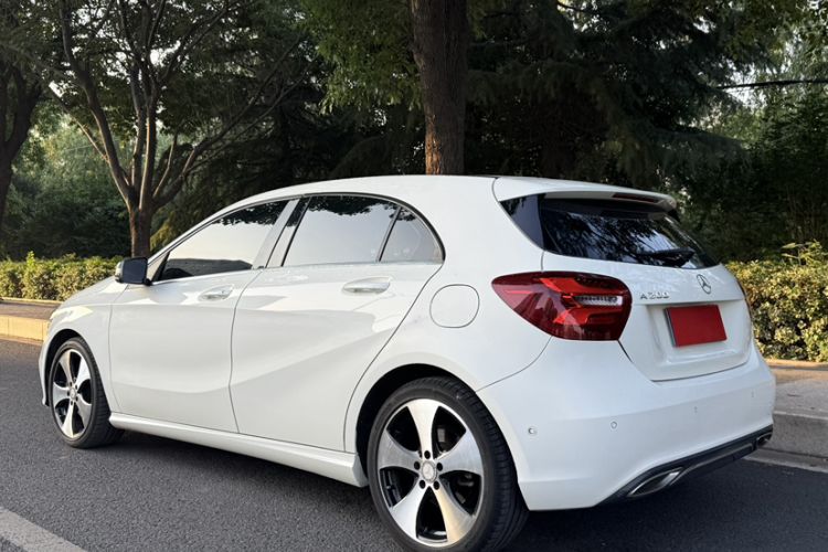 Used Mercedes-Benz A-Class 2017 A 200 Fashion Model Exterior 5
