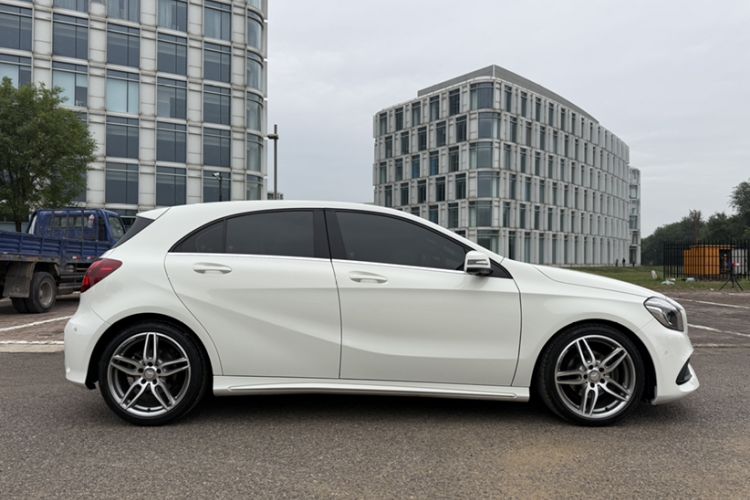 Used Mercedes-Benz A-Class 2017 A 200 Sport Exterior 6