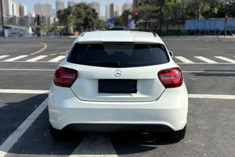 Used Mercedes-Benz A-Class 2017 Revised A 200 Dynamic Edition Exterior 7