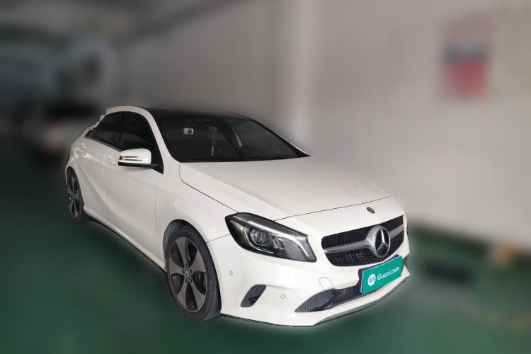 Used Mercedes-Benz A-Class 2017 Revised Version A 200 Fashion Edition Front Right 45 Deg