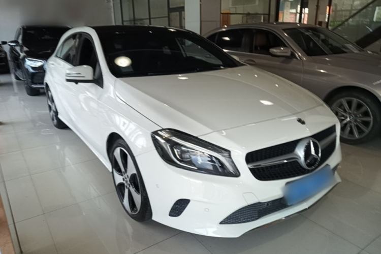 Used Mercedes-Benz A-Class 2017 Revised Version A 200 Fashion Edition Front Right 45 Deg
