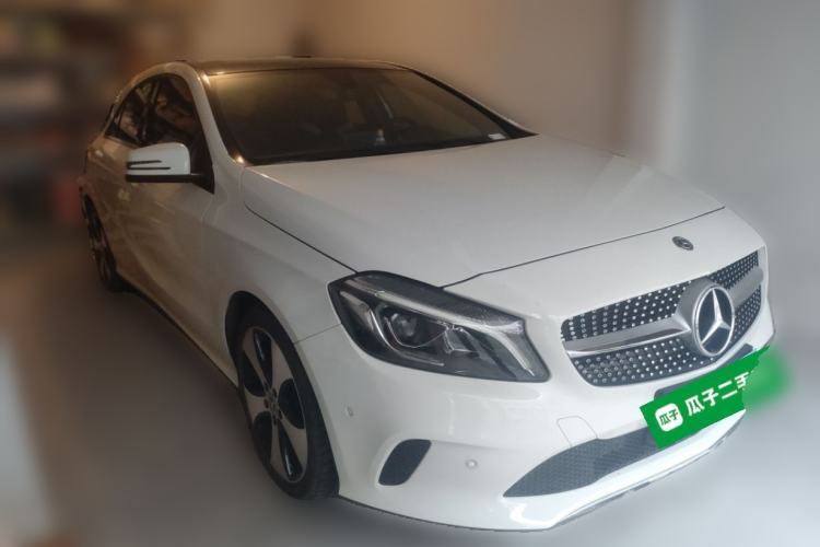 Used Mercedes-Benz A-Class 2017 Revised Version A 200 Fashion Edition Front Right 45 Deg