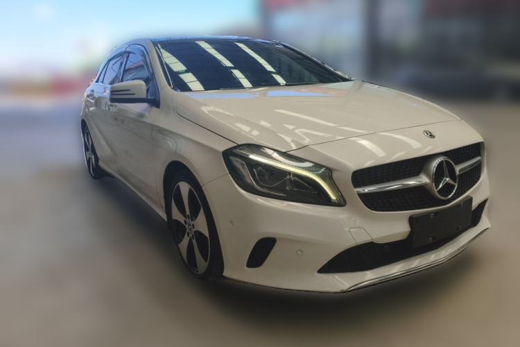 Used Mercedes-Benz A-Class 2017 Revised Version A 200 Fashion Edition Front Right 45 Deg