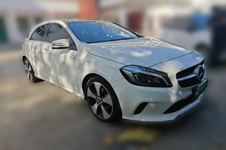 Used Mercedes-Benz A-Class 2017 Revised Version A 200 Fashion Edition Front Right 45 Deg