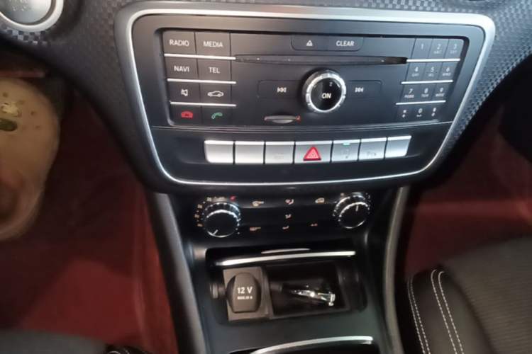 Used Mercedes-Benz A-Class 2017 Revised Version A 200 Fashion Edition Gear Lever