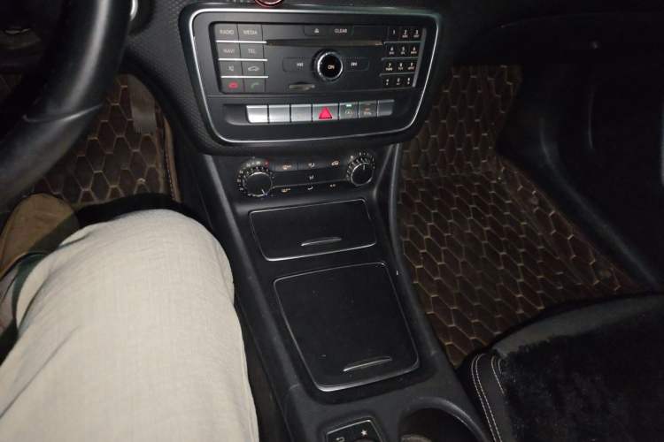 Used Mercedes-Benz A-Class 2017 Revised A 200 Dynamic Edition Gear Lever