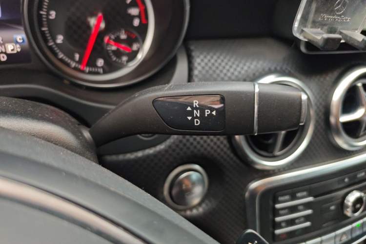 Used Mercedes-Benz A-Class 2017 Revised Version A 200 Fashion Edition Gear Lever