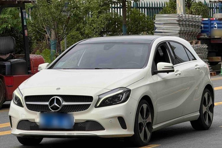 Ojetý Mercedes-Benz A-Class 2017 Revised Version A 200 Fashion Edition Guazi used car, China used car export, Used car for sale, Used cars, Cheapest cars for sale