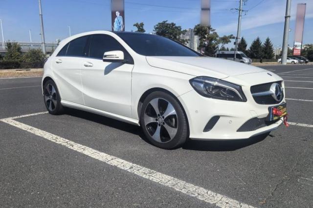 Ojetý Mercedes-Benz A-Class 2017 A 200 Fashion Model