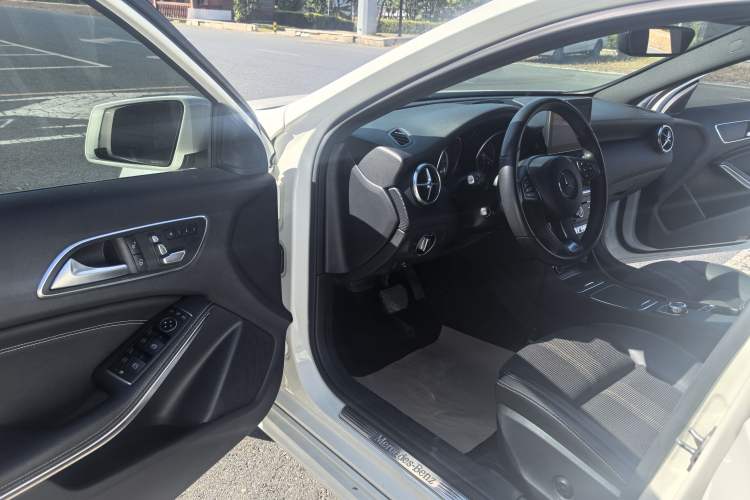 Used Mercedes-Benz A-Class 2017 A 200 Fashion Model Interior 1