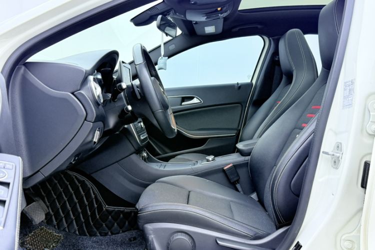 Used Mercedes-Benz A-Class 2017 A 200 Dynamic Edition Interior 1