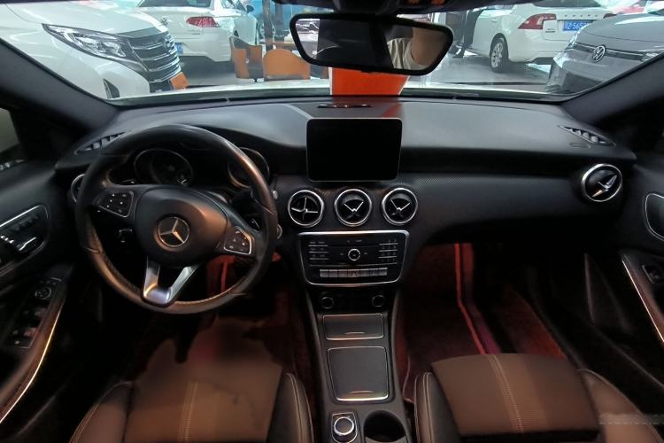 Used Mercedes-Benz A-Class 2017 Revised Version A 200 Fashion Edition Interior 1