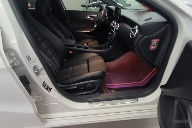 Used Mercedes-Benz A-Class 2017 Revised Version A 200 Fashion Edition Interior 10