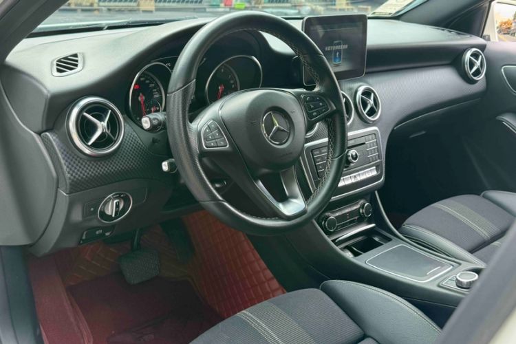 Used Mercedes-Benz A-Class 2017 Revised Version A 200 Fashion Edition Interior 2