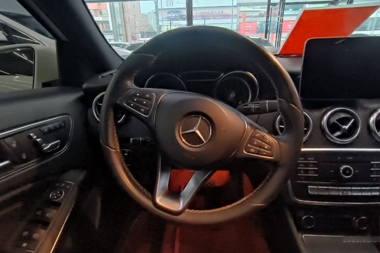 Used Mercedes-Benz A-Class 2017 Revised Version A 200 Fashion Edition Interior 2