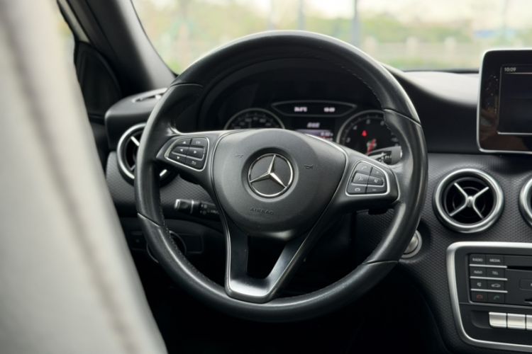 Used Mercedes-Benz A-Class 2017 A 200 Dynamic Edition Interior 4