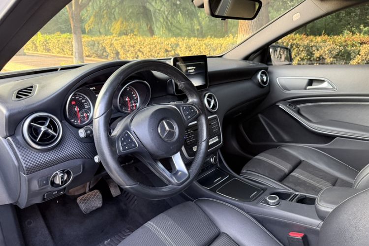 Used Mercedes-Benz A-Class 2017 A 200 Fashion Model Interior 4