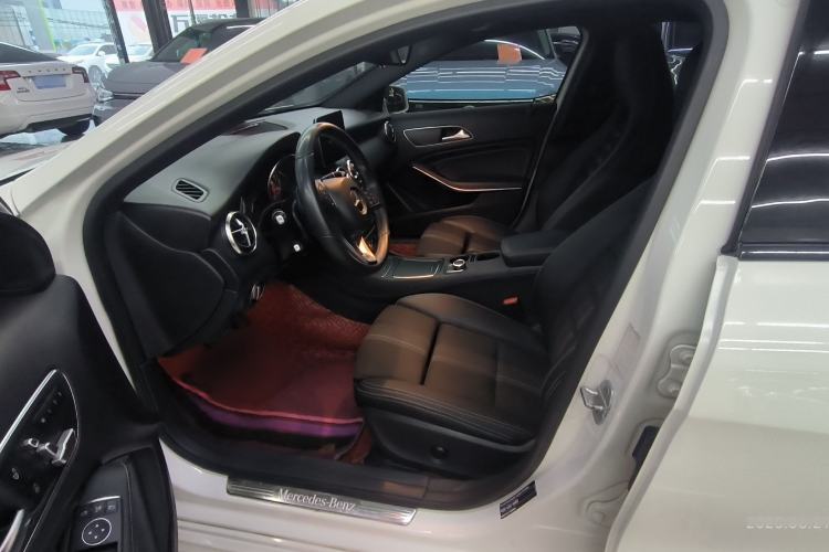 Used Mercedes-Benz A-Class 2017 Revised Version A 200 Fashion Edition Interior 5