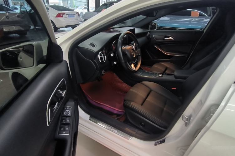 Used Mercedes-Benz A-Class 2017 Revised Version A 200 Fashion Edition Interior 6