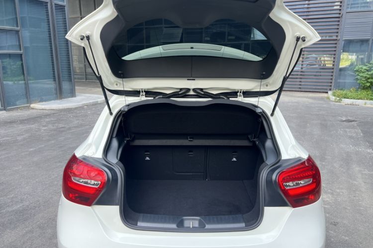 Used Mercedes-Benz A-Class 2017 Revised A 180 Interior 7