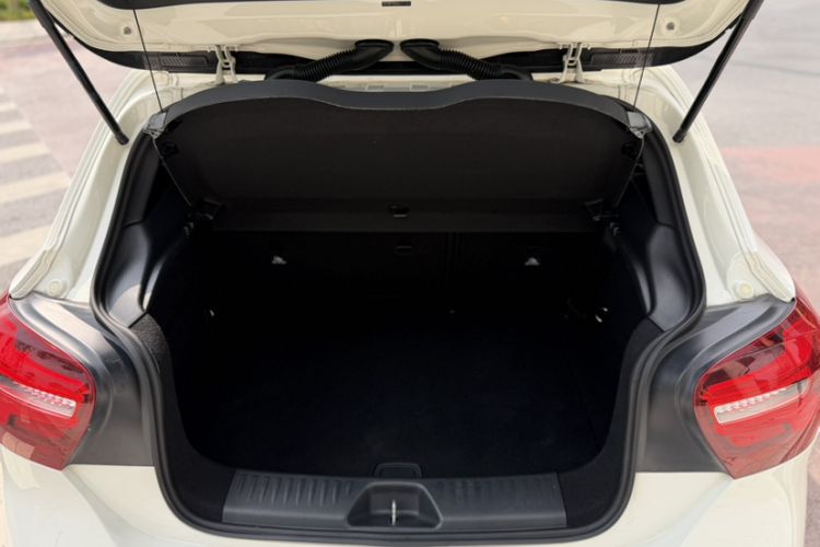 Used Mercedes-Benz A-Class 2017 A 200 Dynamic Edition Interior 8