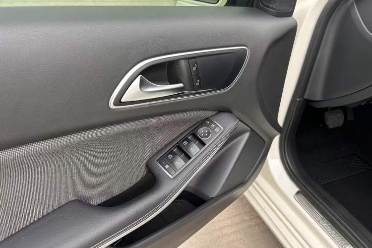 Used Mercedes-Benz A-Class 2017 Revised A 200 Dynamic Edition Interior 9