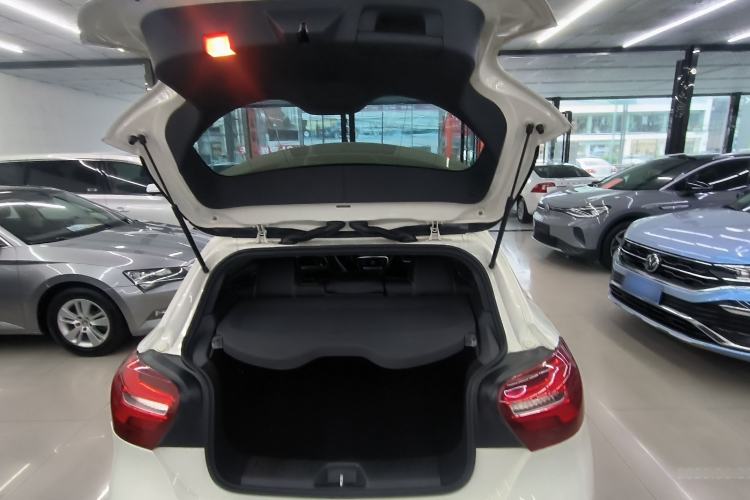 Used Mercedes-Benz A-Class 2017 Revised Version A 200 Fashion Edition Interior 9