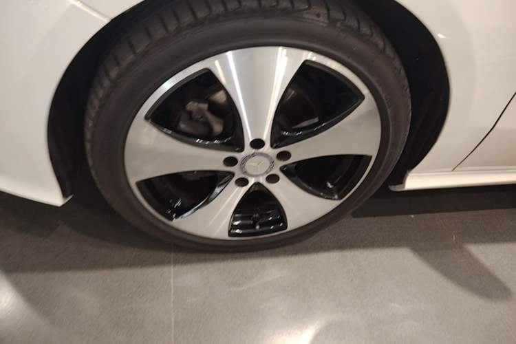Used Mercedes-Benz A-Class 2017 A 200 Fashion Model Left Front Wheel Hub