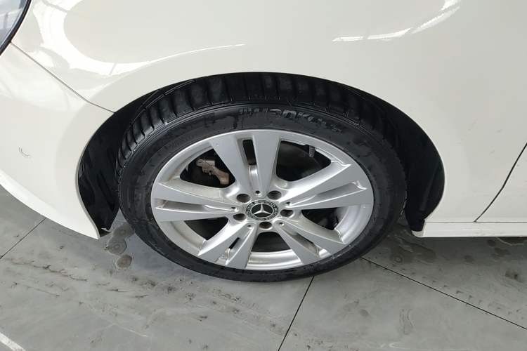 Used Mercedes-Benz A-Class 2017 Revised A 200 Dynamic Edition Left Front Wheel Hub