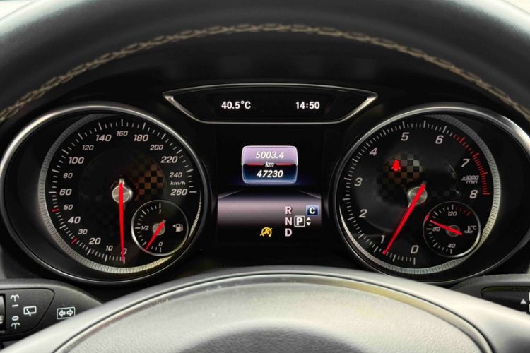Used Mercedes-Benz A-Class 2017 Revised Version A 200 Fashion Edition Odometer Close Up