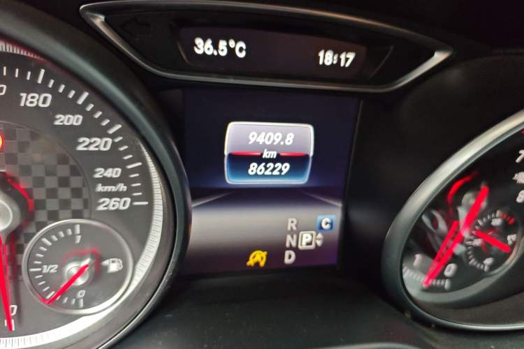 Used Mercedes-Benz A-Class 2017 Revised Version A 200 Fashion Edition Odometer Close Up