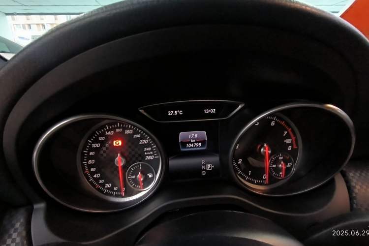 Used Mercedes-Benz A-Class 2017 Revised Version A 200 Fashion Edition Odometer Close Up