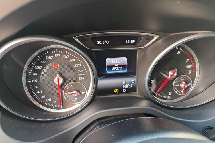 Used Mercedes-Benz A-Class 2017 Revised Version A 200 Fashion Edition Odometer Close Up