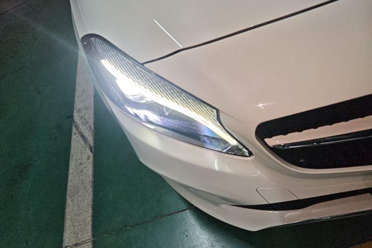 Used Mercedes-Benz A-Class 2017 A 200 Dynamic Edition Right Front Headlight