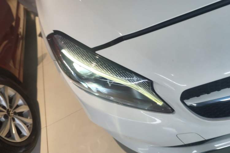 Used Mercedes-Benz A-Class 2017 A 200 Dynamic Edition Right Front Headlight