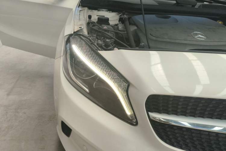 Used Mercedes-Benz A-Class 2017 Revised Version A 200 Fashion Edition Right Front Headlight