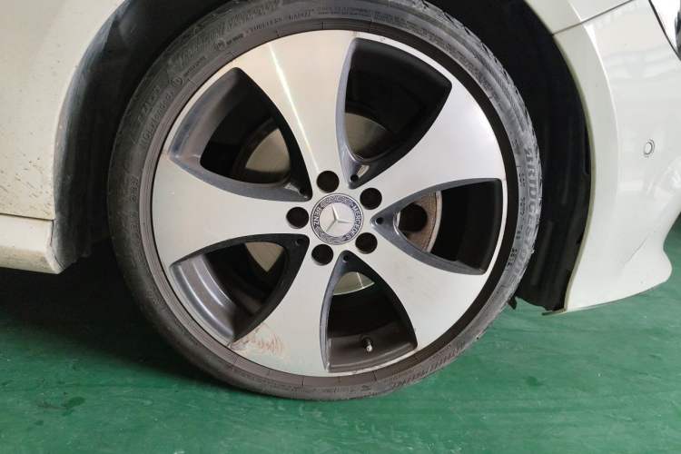 Used Mercedes-Benz A-Class 2017 Revised Version A 200 Fashion Edition Right Front Wheel Hub