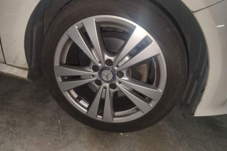Used Mercedes-Benz A-Class 2017 A 200 Dynamic Edition Right Front Wheel Hub