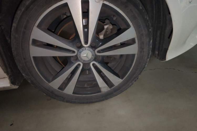Used Mercedes-Benz A-Class 2017 Revised A 200 Dynamic Edition Right Front Wheel Hub