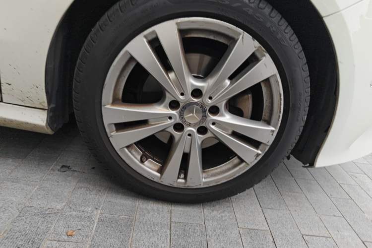 Used Mercedes-Benz A-Class 2017 Revised A 200 Dynamic Edition Right Front Wheel Hub