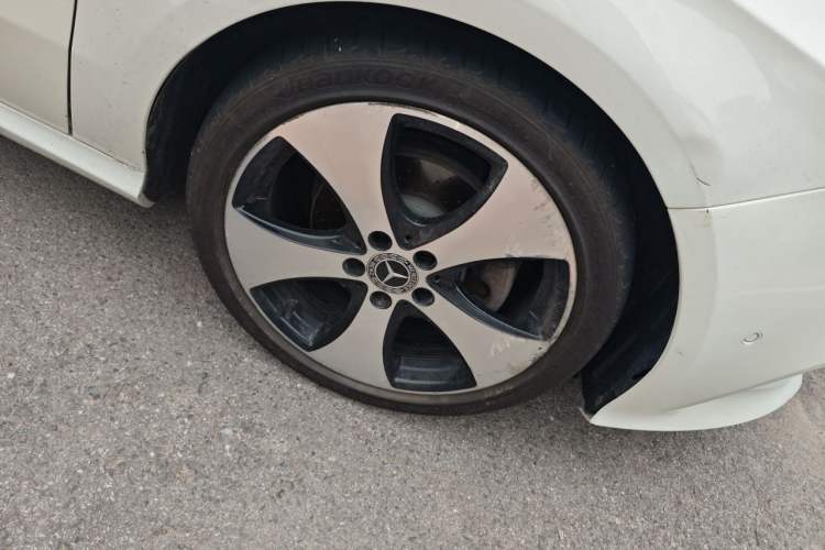 Used Mercedes-Benz A-Class 2017 Revised Version A 200 Fashion Edition Right Front Wheel Hub