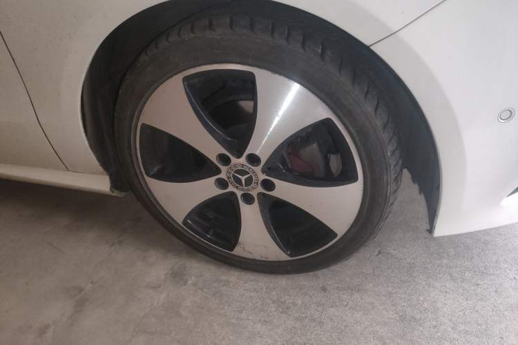 Used Mercedes-Benz A-Class 2017 Revised Version A 200 Fashion Edition Right Front Wheel Hub
